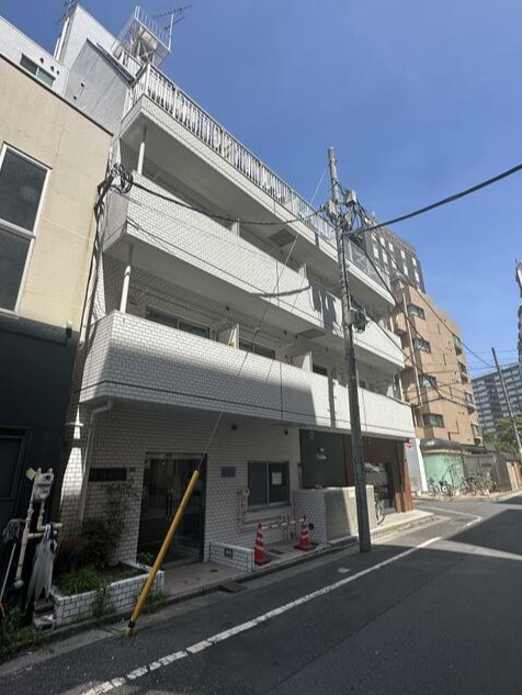 長秀ビルのエントランス