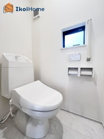 明石市大久保町西島　新築戸建　のトイレ|【ホームページに現地動画掲載中】●年中無休：当日予約可●1階・2階ウォッシュレット付のお手洗いです