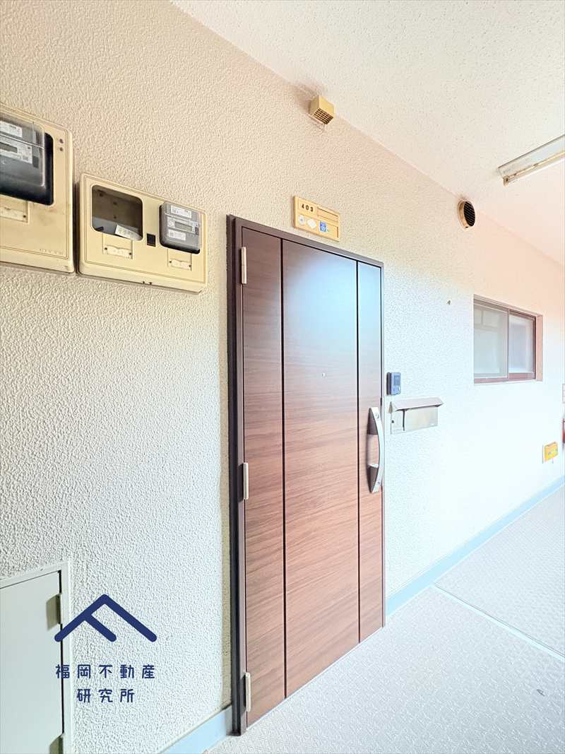 平尾パインマンションの玄関