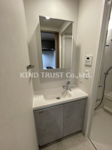 リビオメゾン西天満の洗面所|明るい洗面所です