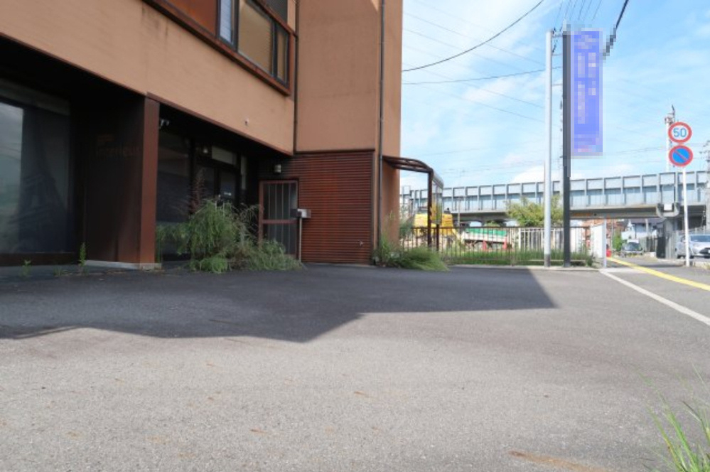 野洲市小篠原　中古戸建の駐車場