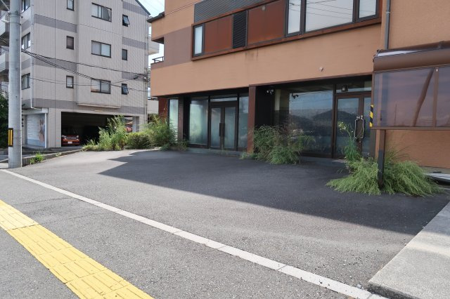 野洲市小篠原　中古戸建の駐車場