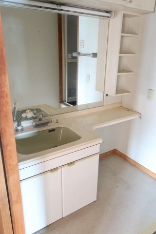 野洲市小篠原　中古戸建の独立洗面台