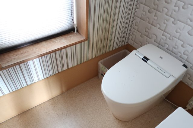 野洲市小篠原　中古戸建のトイレ