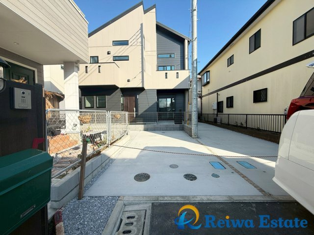 新築戸建　茅ヶ崎市小和田1丁目の駐車場