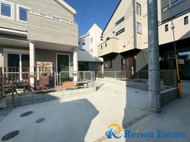 新築戸建　茅ヶ崎市小和田1丁目の駐車場