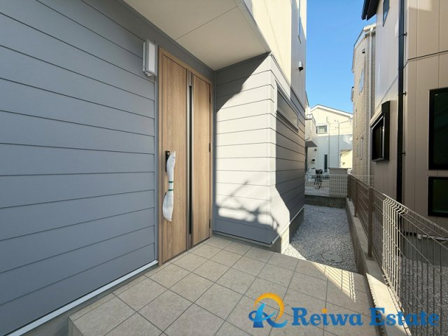 新築戸建　茅ヶ崎市小和田1丁目の玄関