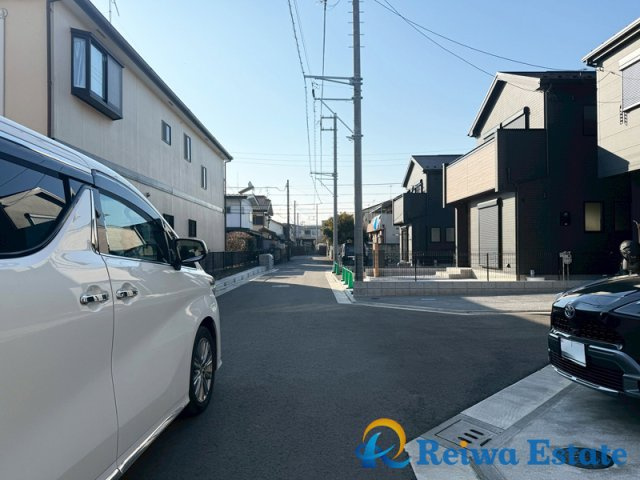 新築戸建　茅ヶ崎市小和田1丁目の前面道路含む現地写真