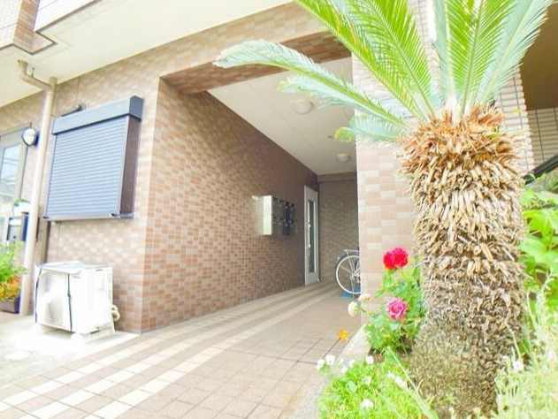 シャンテマキの玄関