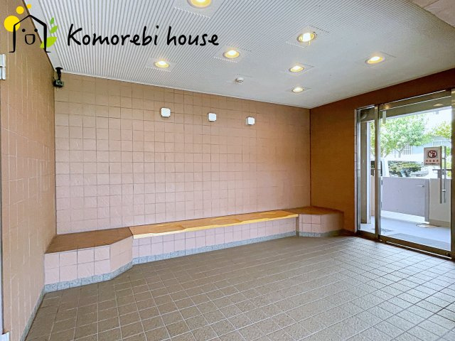 リヴェリエ大宮日進のエントランス