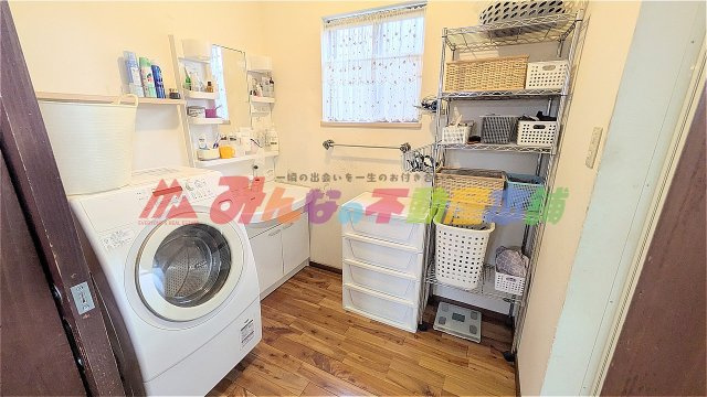 久留米市津福今町の中古一戸建の独立洗面台