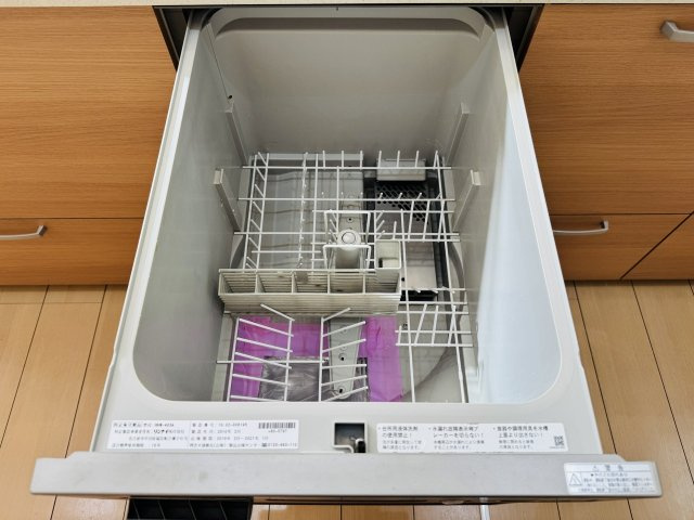 八王子市　大谷町　中古戸建てのキッチン|～食洗機付き　食事後の食器洗いはお任せ、家族でゆっくりとくつろげます～