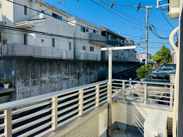 八王子市　大谷町　中古戸建てのバルコニー|～陽当たりの良いバルコニー　洗濯物がよく乾きそうです～