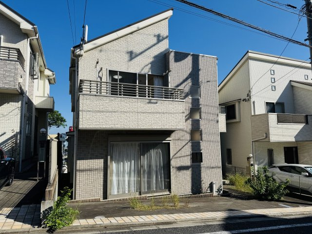 八王子市　大谷町　中古戸建ての外観|～北八王子駅徒歩13分　内装リフォーム済　南道路に接道、陽当たり良好です～