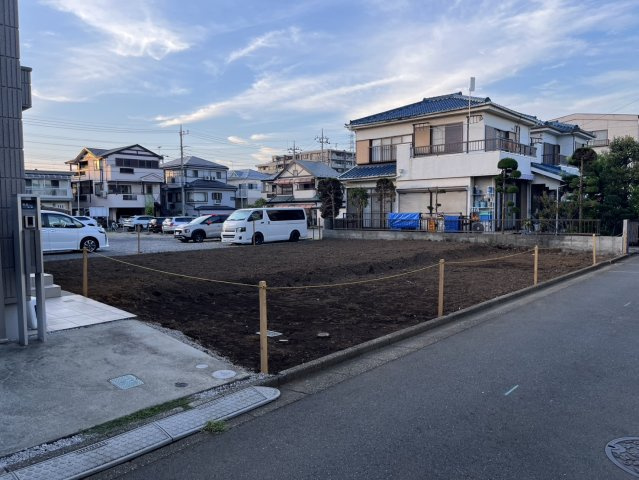 売地　朝霞市膝折町　1区画の前面道路含む現地写真