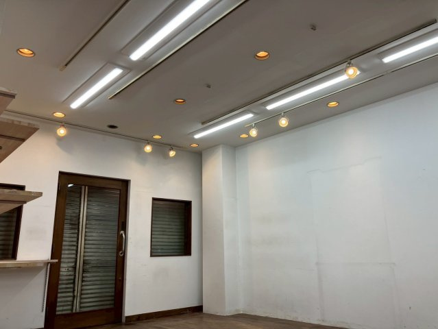 丸川ビル1階のロビー