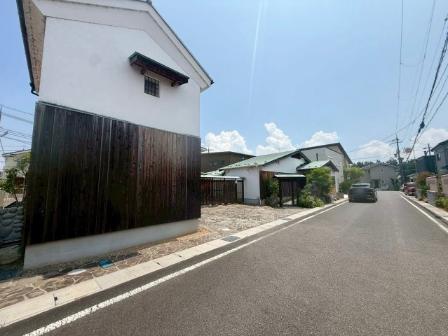 守山市木浜町　中古戸建ての前面道路含む現地写真