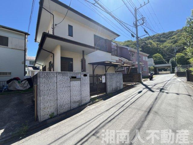 平塚市高根　中古戸建の前面道路含む現地写真|前面道路含む現地写真です
