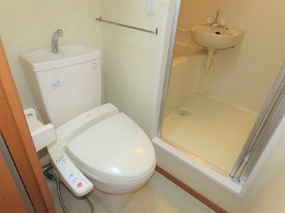 レオパレスグレイスパディのその他|トイレ内にお風呂の入口扉があります