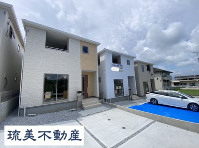 【外観】 | 南城市佐敷新里（全4棟）3号棟 | 3号棟　並列駐車2台完備♪