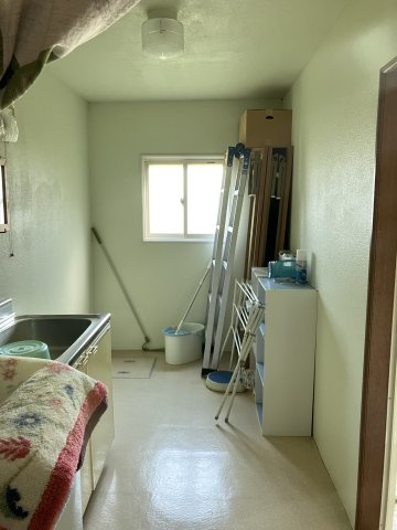 温泉と大自然が待つ、奥春別の憧れ別荘♪の脱衣所|採光の良い窓があり、明るい脱衣所です！