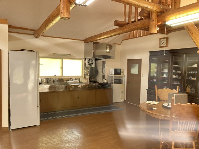 温泉と大自然が待つ、奥春別の憧れ別荘♪のキッチン|木と光のぬくもりを感じる、広々としたキッチン☆