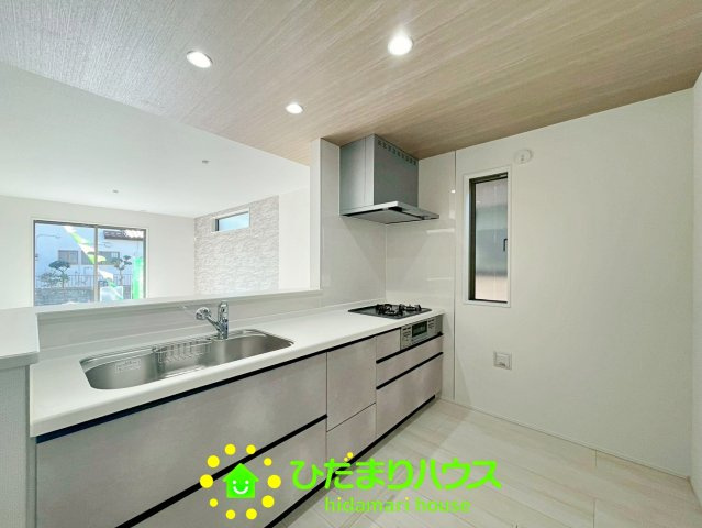 久喜市青葉５期　新築一戸建て　01　グラファーレデザイン　のキッチン