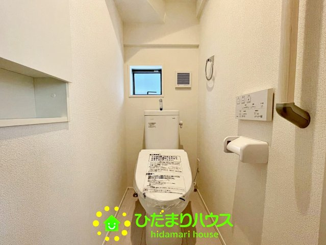 久喜市青葉５期　新築一戸建て　01　グラファーレデザイン　のトイレ