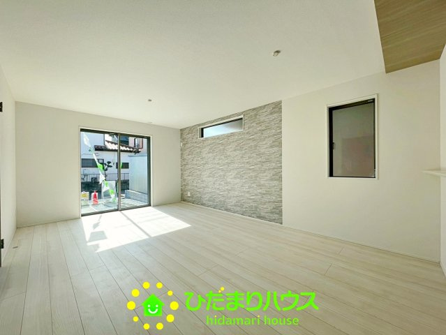 久喜市青葉５期　新築一戸建て　01　グラファーレデザイン　の居間・リビング