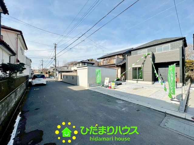 久喜市青葉５期　新築一戸建て　01　グラファーレデザイン　の前面道路含む現地写真