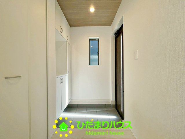 久喜市青葉５期　新築一戸建て　01　グラファーレデザイン　の玄関