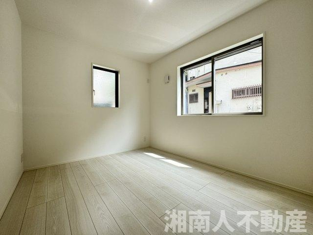 鎌倉市玉縄２丁目５０５新築戸建ての洋室|明るい洋室です