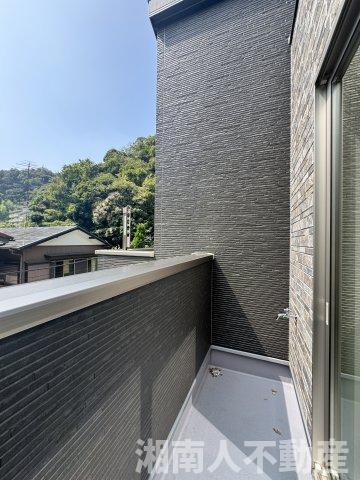 鎌倉市玉縄２丁目５０５新築戸建てのバルコニー|バルコニーからの眺めを楽しみながら食事をしませんか