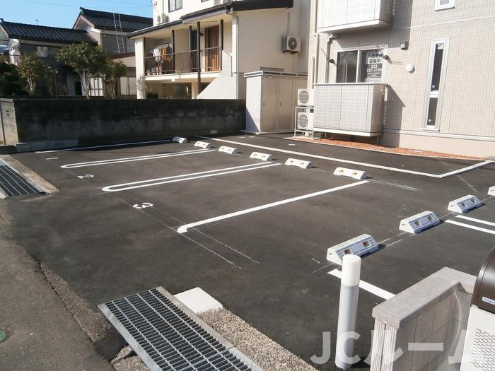 ルシア エスパシオの駐車場