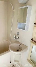 アクシス根本の洗面所