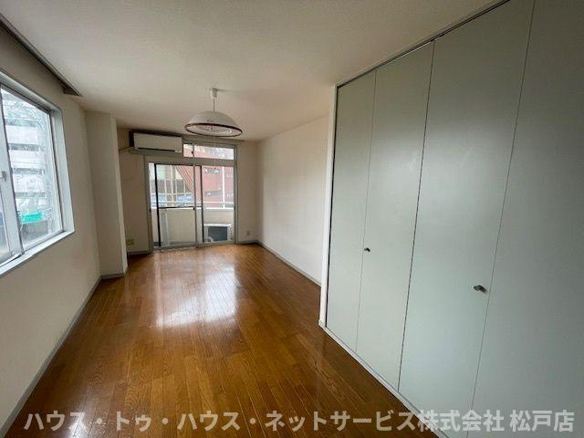 アクシス根本の洋室