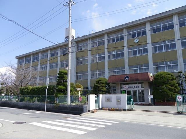 加古川市加古川町中津　建築条件なし売地の外観|【加古川市立氷丘中学校】
徒歩16分。校訓は「自主想像」「友愛正義」「感恩奉仕」。教室以外の居場所として「ほっとルーム」が2教室開設されています。
