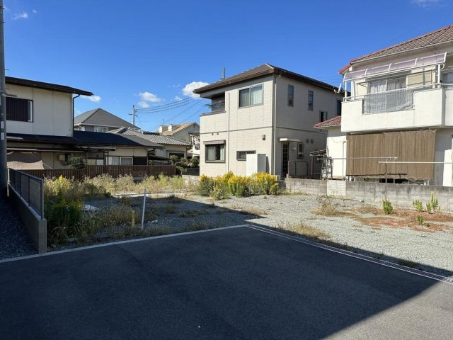 加古川市加古川町中津　建築条件なし売地の外観|【現地土地写真】
建築条件がありませんので、お好きなハウスメーカーや工務店で建築いただけます。現況更地につき、解体費を抑えることができます。
