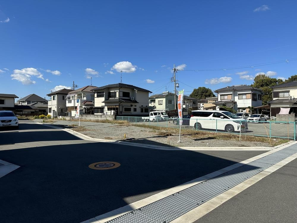 加古川市加古川町中津　建築条件なし売地の外観|【現地土地写真】
日当たりやプライバシーを考慮したLDKやバルコニーなど様々なプランをご検討いただけます。ご家族のライフスタイルに合った住まいが建築可能です。