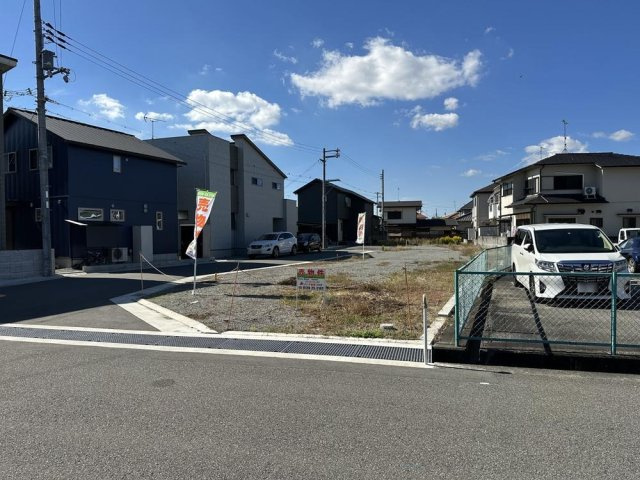 加古川市加古川町中津　建築条件なし売地の外観|【現地土地写真】
更地につき、プランが決まり次第すぐに建築に移れます。ご家族のライフスタイルに合った住まいが建築可能です。理想のマイホームを叶えませんか？