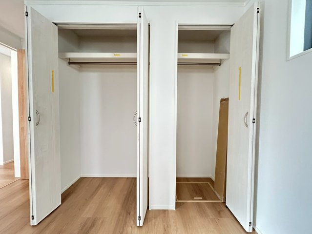 中野区沼袋2丁目　新築戸建　全2棟の収納|部屋収納もバッチリです！見せる収納も流行っていますが、やはり見せない収納も大切ですね。

現地ご見学希望・資料請求などお気軽にお問い合わせ下さい！
03-5990-5201