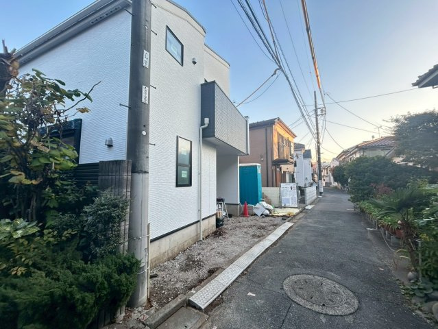 中野区沼袋2丁目　新築戸建　残1棟の前面道路含む現地写真|子育てしやすい住環境！教育施設や商業施設も徒歩圏内に充実。

ご内見希望・資料請求などお気軽にお問い合わせ下さい！
03-5990-5201