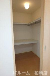 柏崎市西港町のアパートの収納