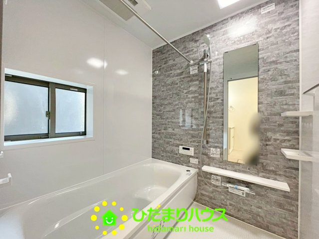 久喜市青葉５期　新築一戸建て　02　グラファーレデザインの浴室