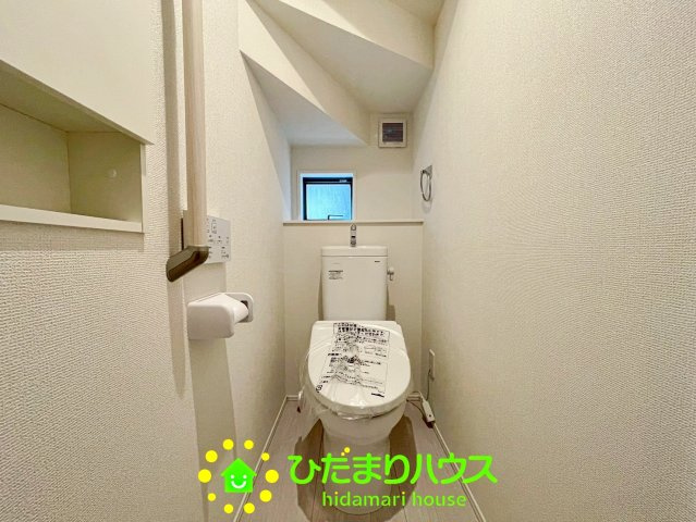 久喜市青葉５期　新築一戸建て　02　グラファーレデザインのトイレ