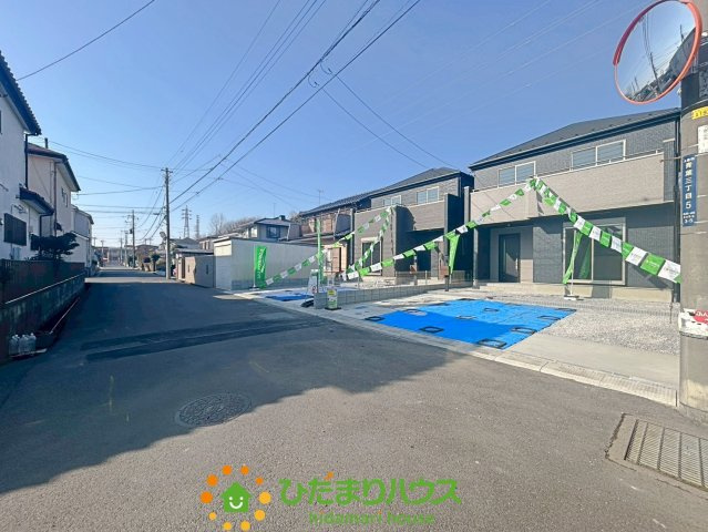 久喜市青葉５期　新築一戸建て　02　グラファーレデザインの前面道路含む現地写真|2026/2/10　撮影