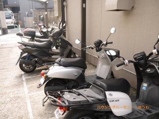 【その他共用部分】 | バイク置場もあります。月額500円（50cc未満）・月額1,000円（50cc以上）