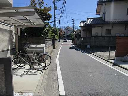 広島市東区山根町の前面道路含む現地写真