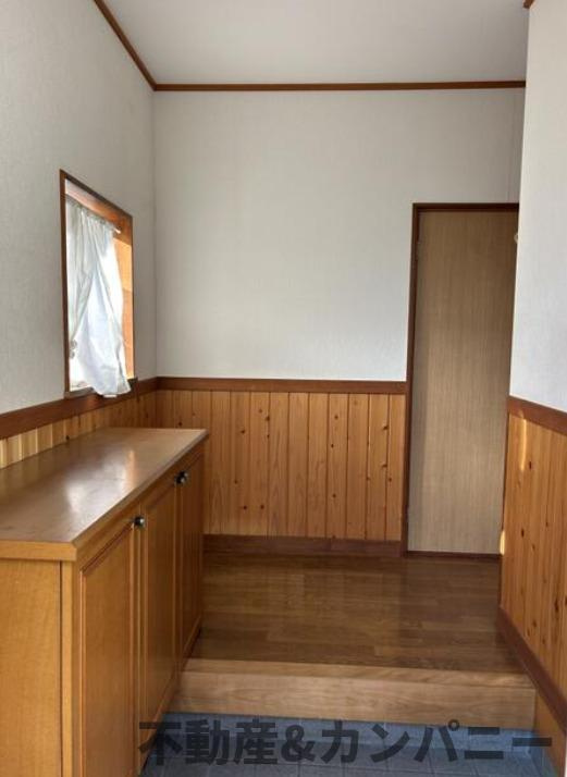 西長戸町中古戸建の玄関|落ち着いた玄関です