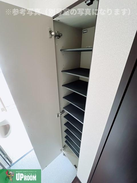 アンプルール リーブル サクラージュの玄関